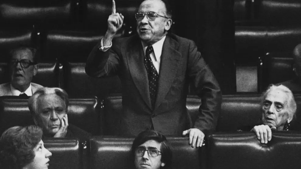 Santiago Carrillo durante una intervención en el Congreso de los Diputados, en 1977