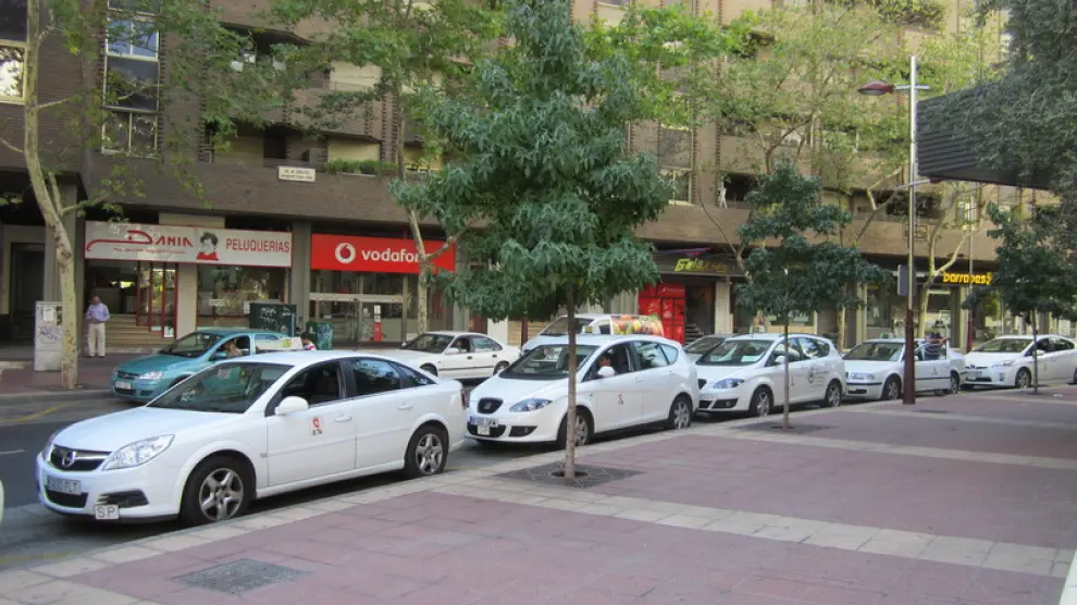 Parada de taxis situada en la calle de León XIII