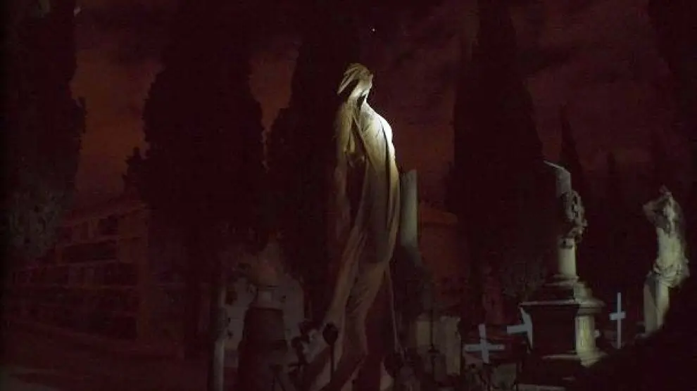 Visitas nocturnas al cementerio de Torrero con Gozarte