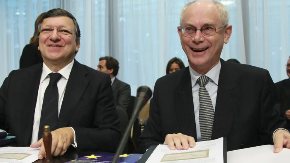 Durao Barroso a la derecha junto a Van Rompuy