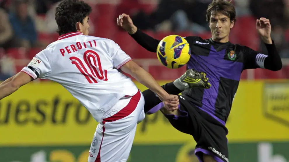Perotti, durante la disputa de un partido con el Sevilla.