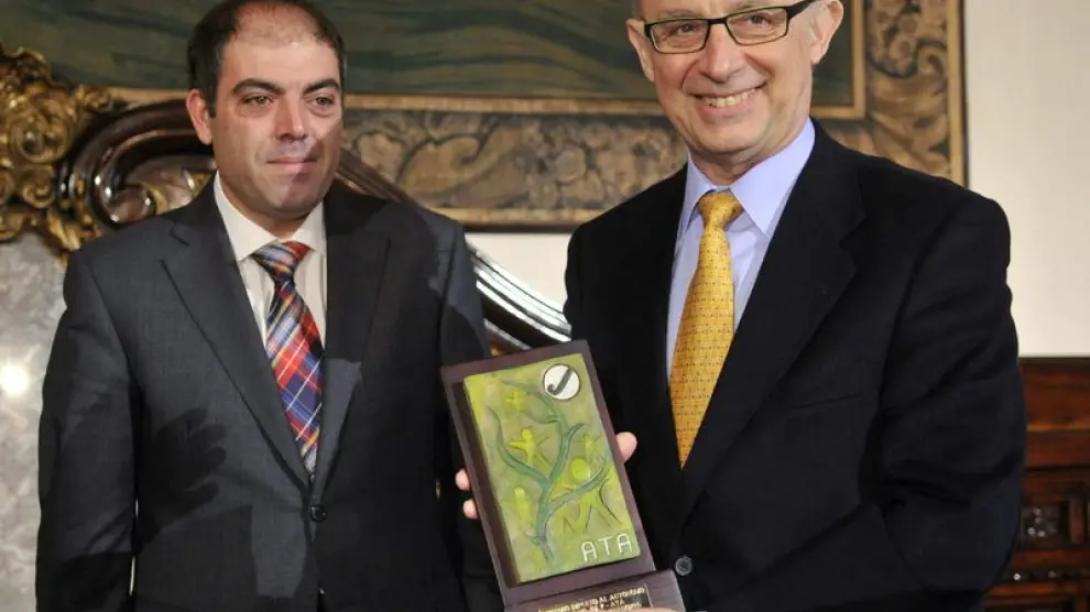El ministro de Hacienda Cristóbal Montoro, tras recibir el I Premio Impulso al Autónomo.