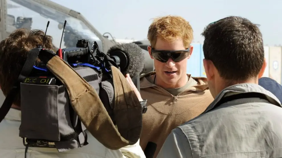 El príncipe Enrique es piloto de helicópteros de combate en Afganistán.