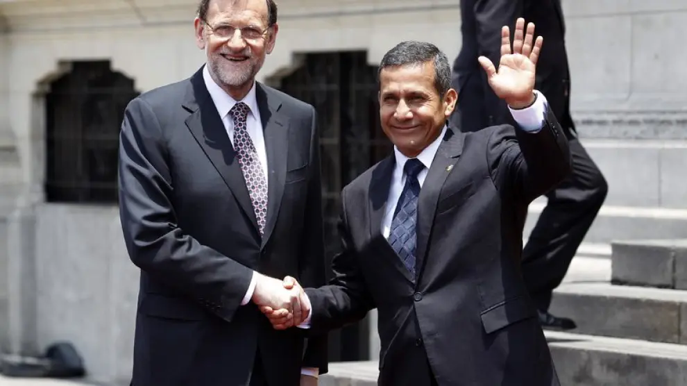 Rajoy y Humala posan para los medios.