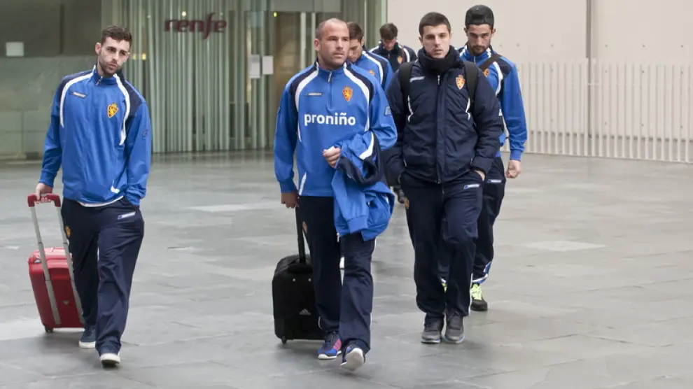 Los jugadores del Real Zaragoza parten hacia Málaga
