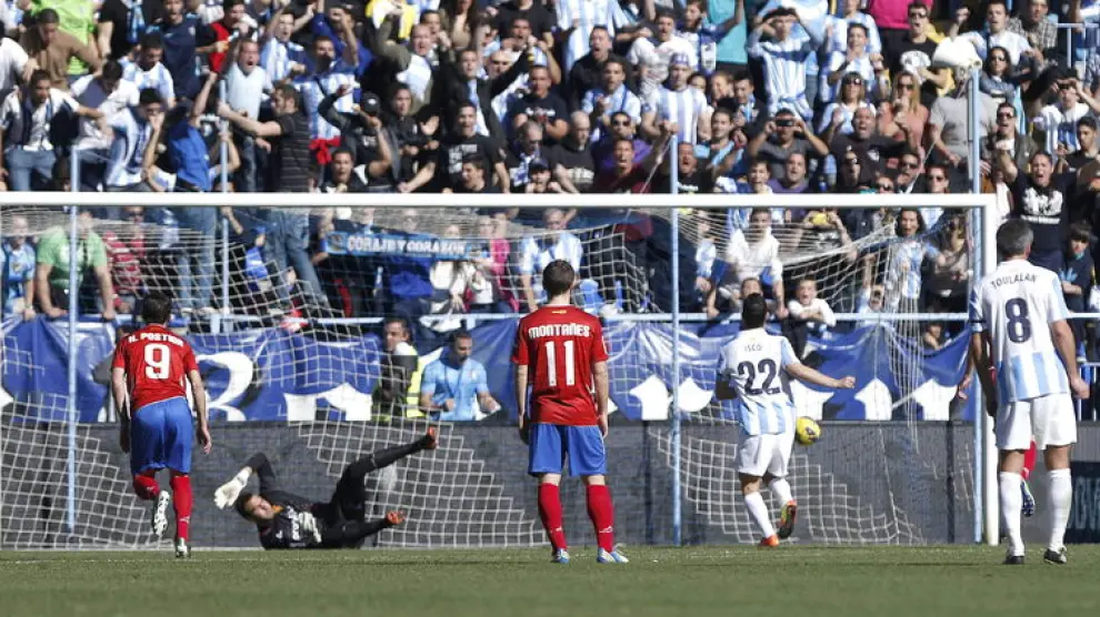 Imagen del partido entre el Málaga y el Real Zaragoza.