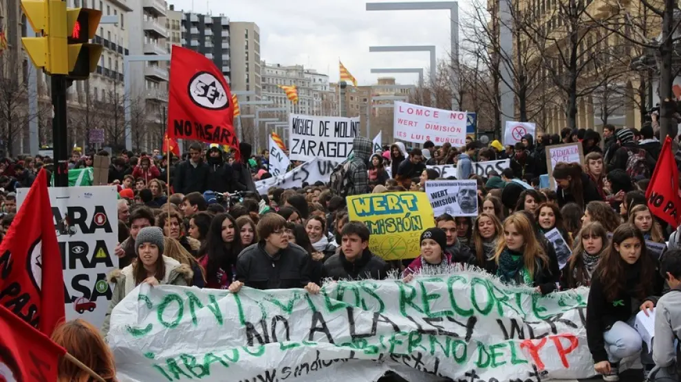Los estudiantes de secundaria protestan contra los recortes en Educación y la LOMCE en Zaragoza