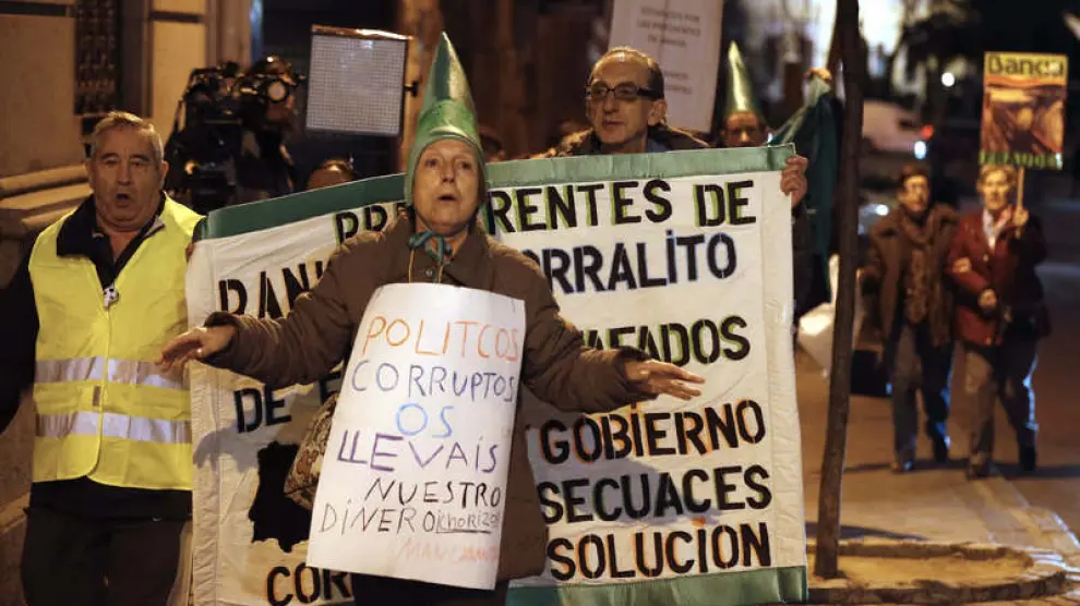 Afectados por las preferentes de Bankia protestan ante la Audiencia Nacional