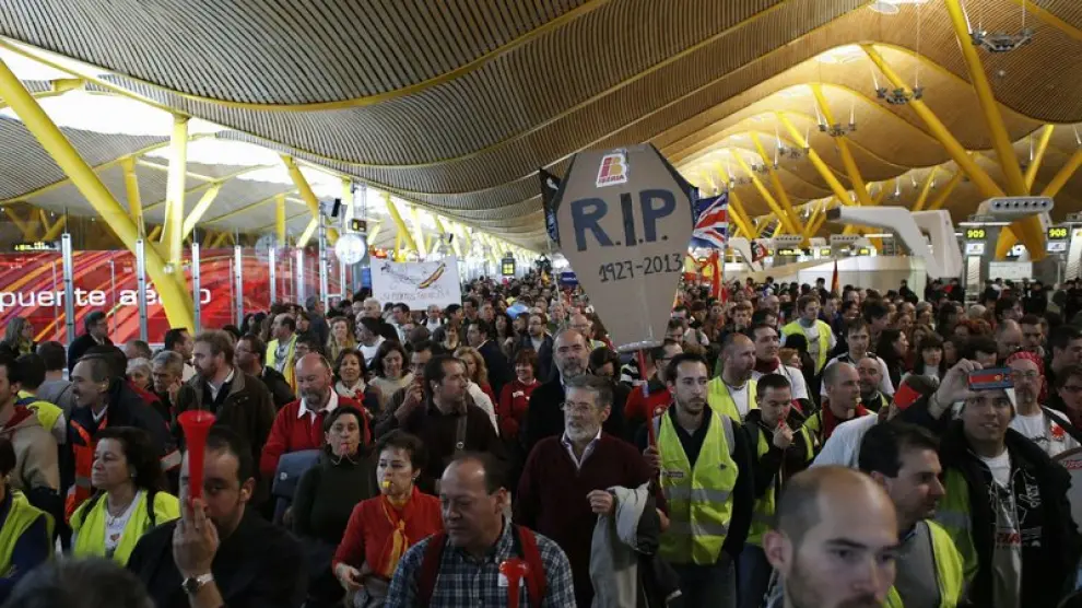 Protesta de los trabajadores de Iberia en Barajas.