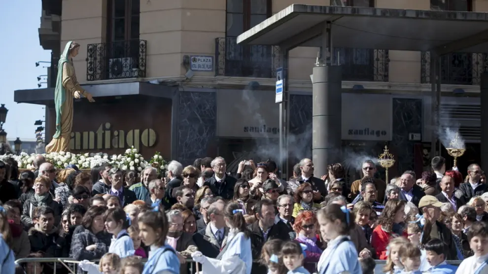 Las procesiones de Semana Santa llenan de gente las calles de Zaragoza