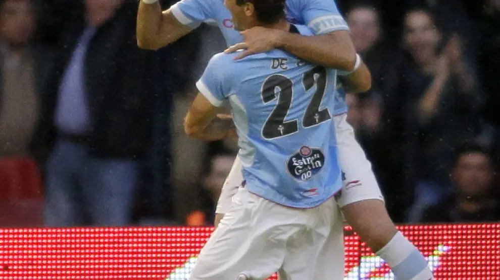 Borja Oubiña celebrando el gol contra el Barcelona con su compañero Enrique de Lucas (22)
