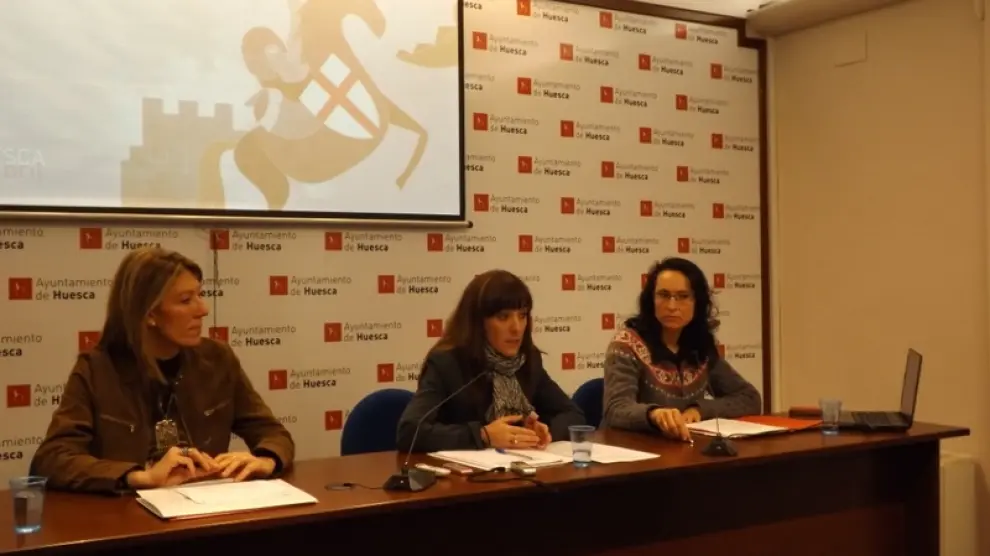 Escartín, Allué y Alcalá, en rueda de prensa en Huesca.