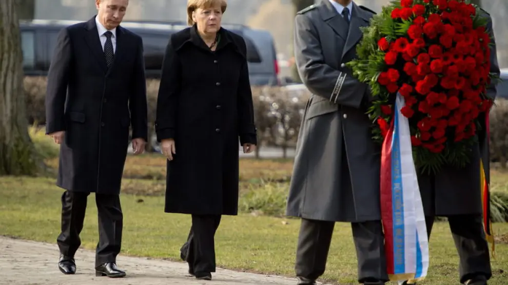 Merkel y Putin participaron en una ofrenda floral en Hanover.