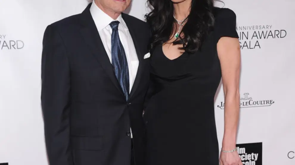 Catherine Zeta-Jones junto a su marido