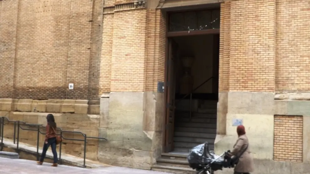 La entrada de los juzgados de primera instancia de Huesca, en el Coso Alto.