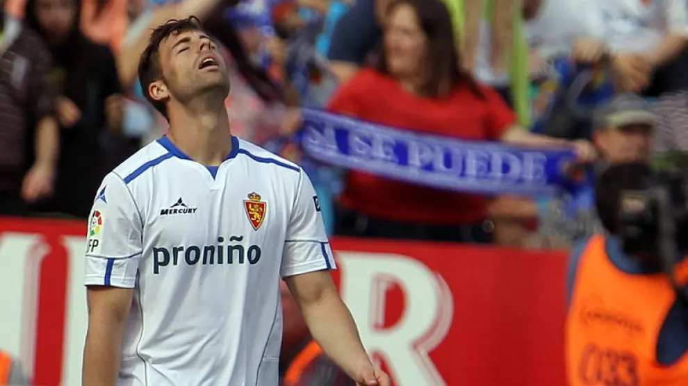 El delantero del Real Zaragoza Rodri celebra el gol que marcó ante el Rayo Vallecano