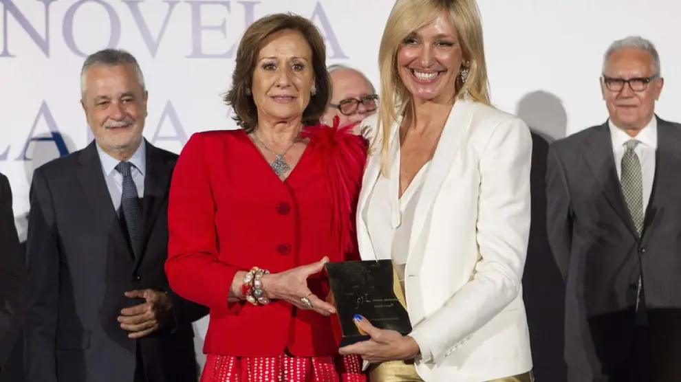 La periodista Marta Robles recoge el premio Fernando Lara de novela