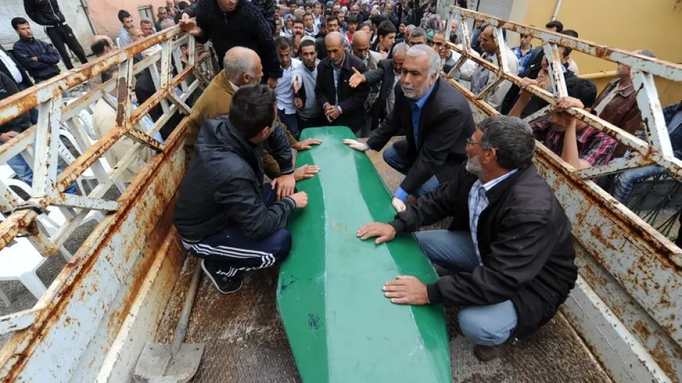 Imagen del funeral de una de las víctimas del atentado en Turquía