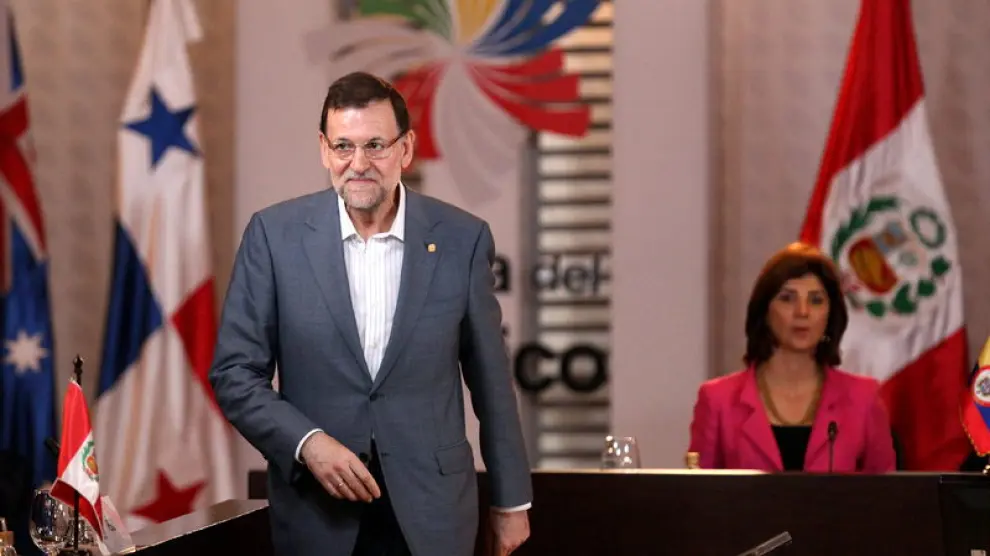 El presidente del Gobierno español, Mariano Rajoy (i), y la canciller de Colombia María Ángela Holguín