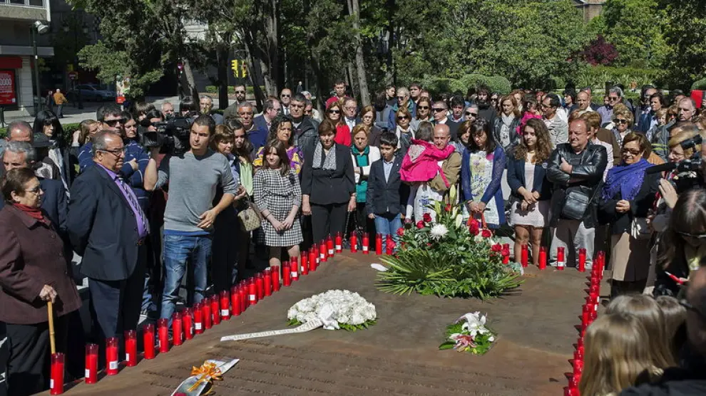 Las familias del Yak rinden homenaje a los fallecidos reclamando justicia