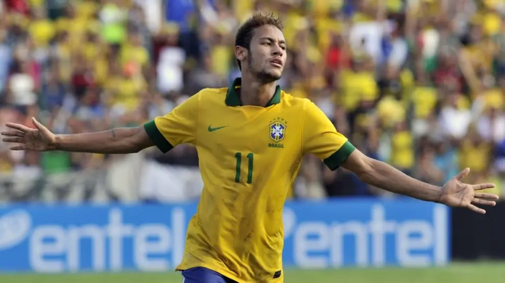 Neymar, jugando con Brasil