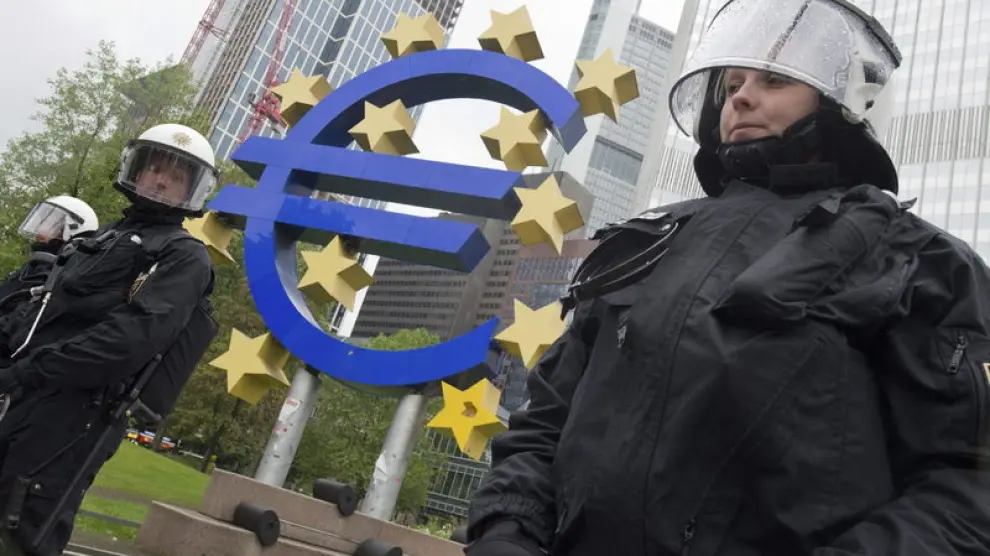 La Policía protege el BCE de los manifestantes