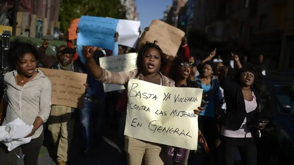 Amigas y compatriotas de la mujer nigeriana fallecida protestan en Bilbao
