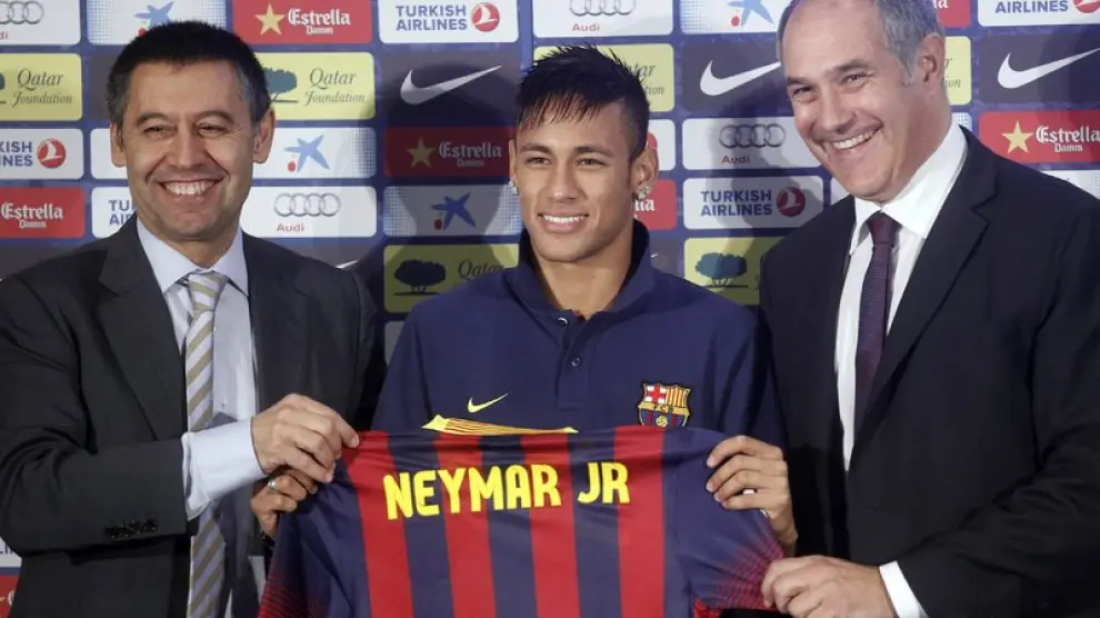 Julio Iglesias dejó su avión a Neymar para que viajara a Barcelona