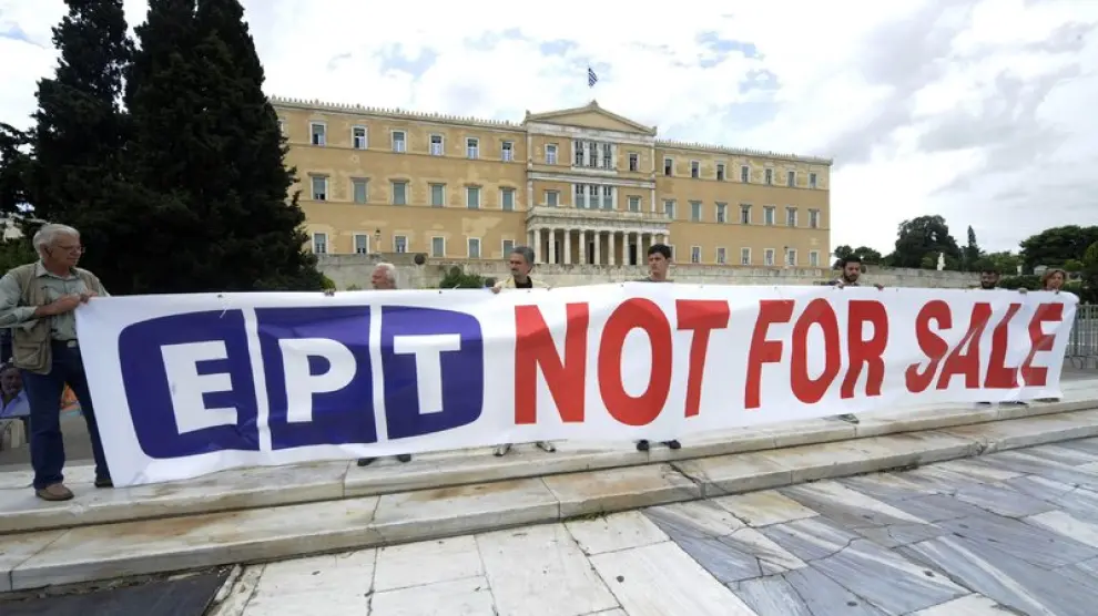 El Gobierno griego anunció este martes el cierre de la televisión pública