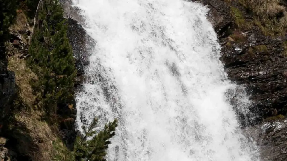 Tras la devastación de la lluvia, las cascadas del Parque Natural Posets-Maladeta ofrecen estas imágenes espectaculares