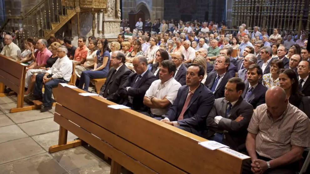 Los asistentes al funeral, en la Catedral de Ávila