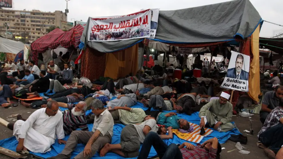 Los seguidores de Mursi acampan en la plaza Rabea al Adauiya.
