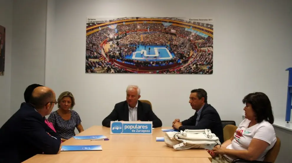Eloy Suárez reunido con los alcaldes de barrios rurales