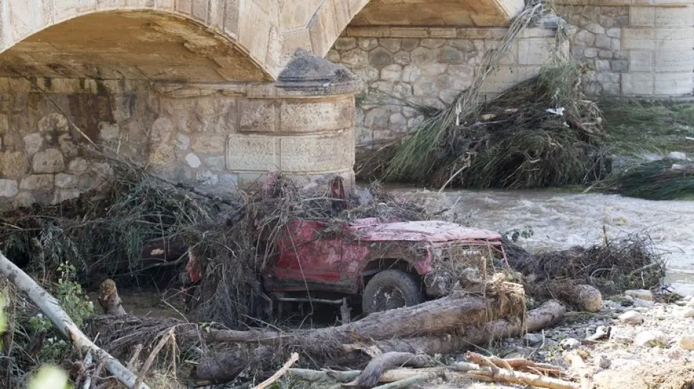 El coche del desaparecido fue encontrado junto al puente de Oliete