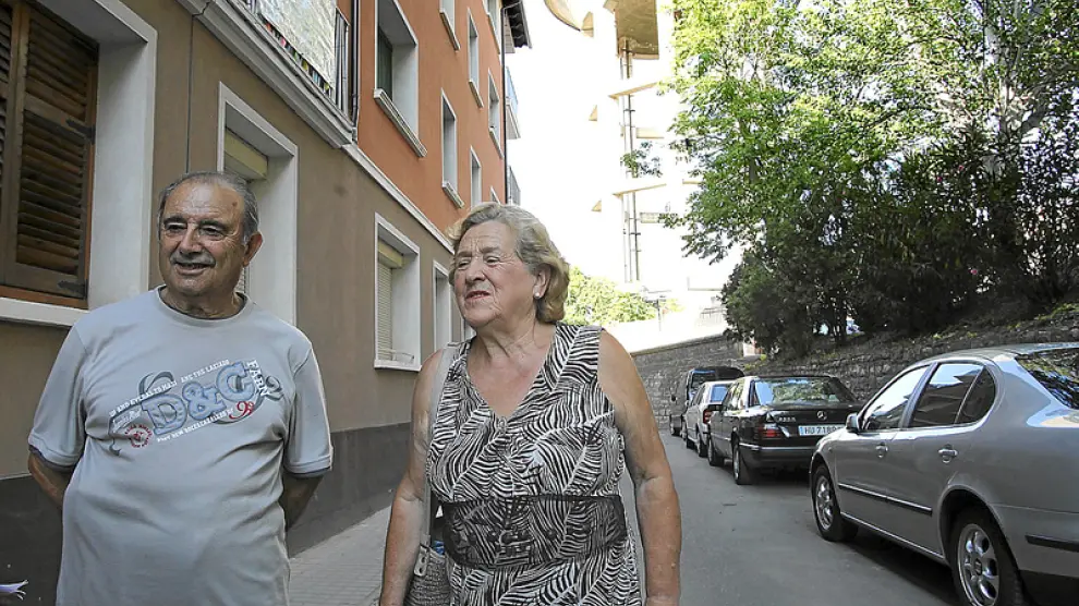Antonio Alagón y Pilar Castán, residentes en una de las 88 viviendas del conjunto Madre Pilar.