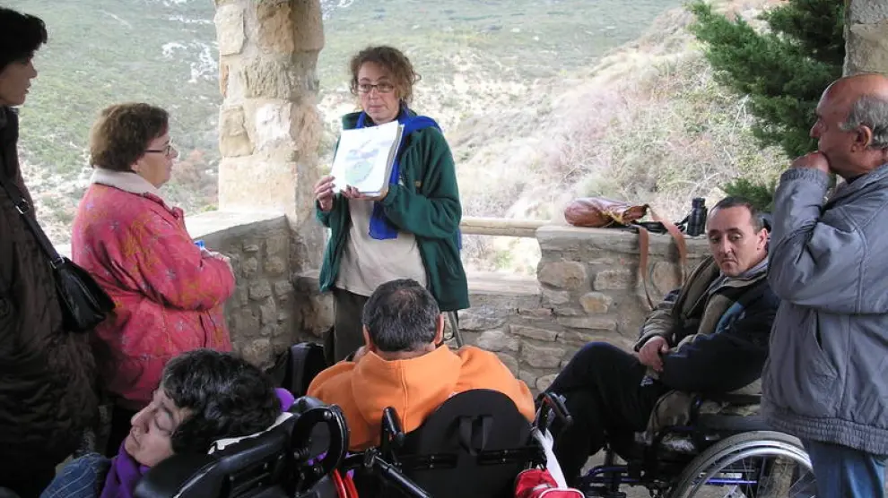 Un grupo de discapacitados visitando Guara