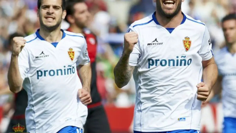 Apoño celebra un gol con el Real Zaragoza