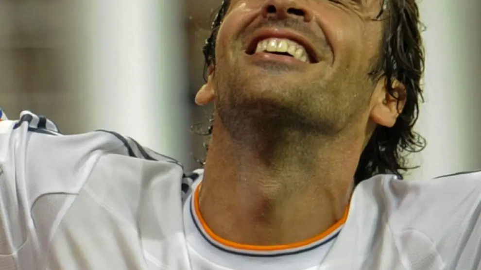 Raúl durante el partido en el que fue homenajeado