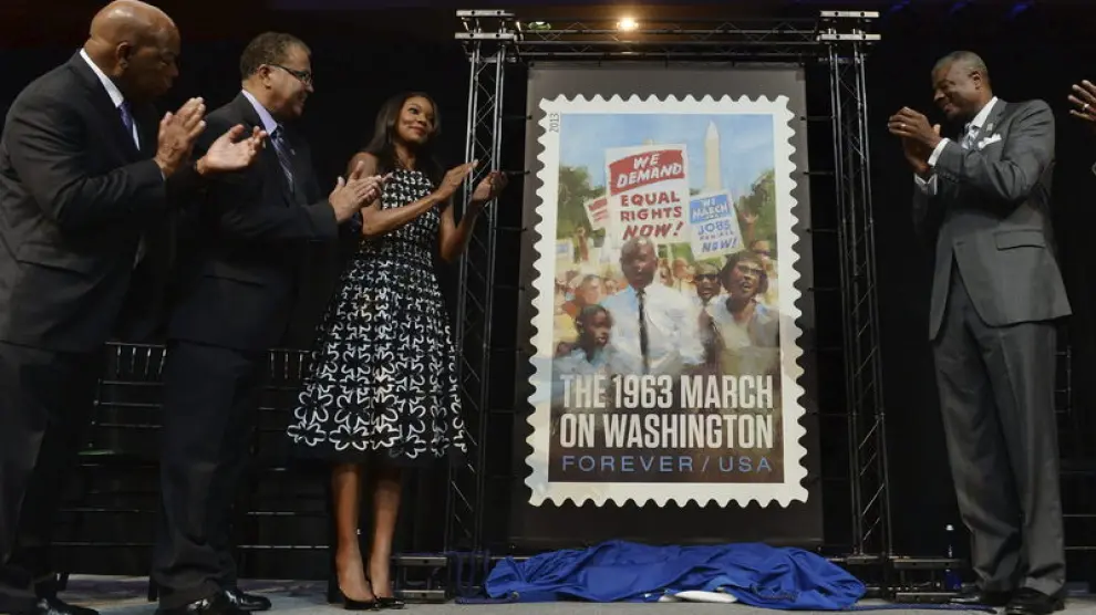 El Servicio Postal estadounidense recuerda el aniversario con una tirada limitada de sellos.