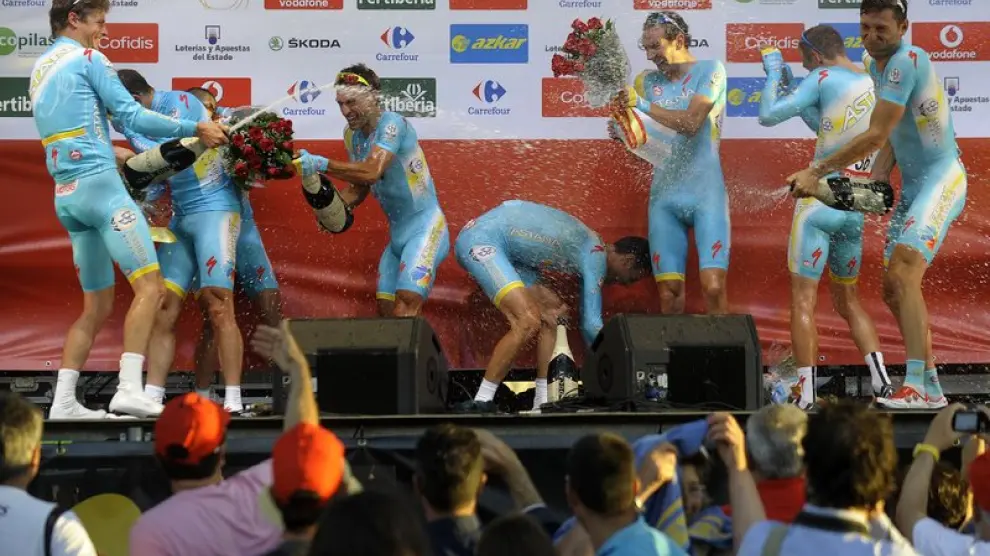Los corredores del Astana celebraron su triunfo