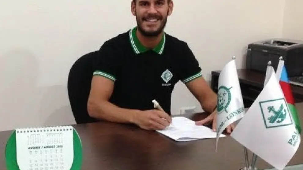 Edu Oriol firma con el club azerbaiyano