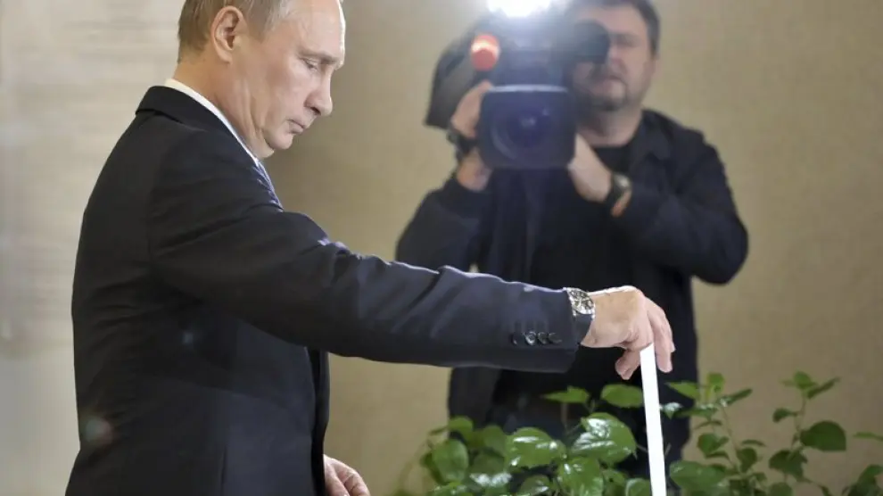 Putin votando en las elecciones