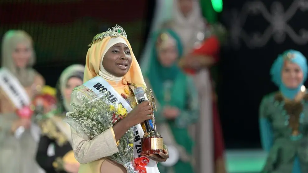 Miss Mundo Musulman, Obabiyi Aishah Ajibola, recién coronada.