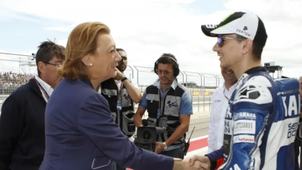 Rudi saluda al piloto Jorge Lorenzo