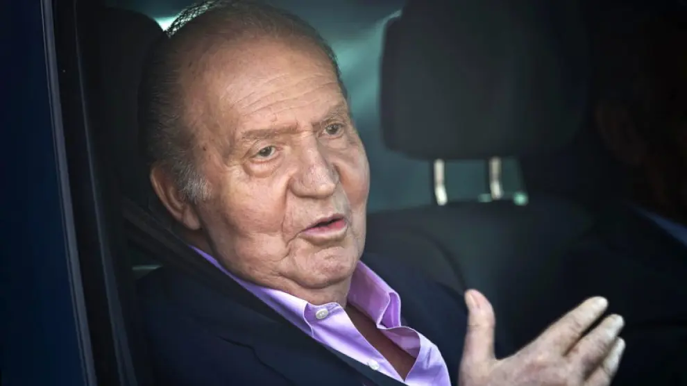El Rey Juan Carlos a su salida del hospital