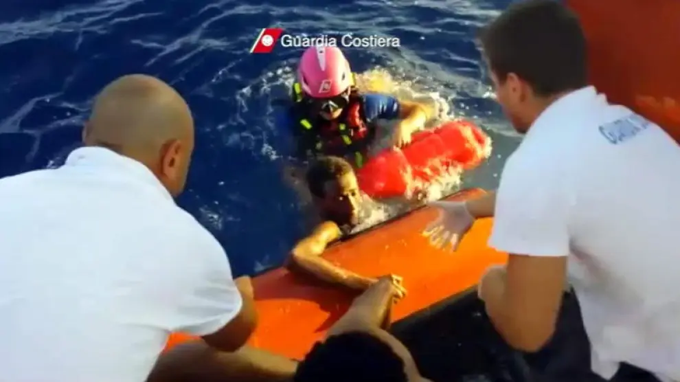 El naufragio ante las costas de Lampedusa ha reabierto el debate sobre la inmigración ilegal