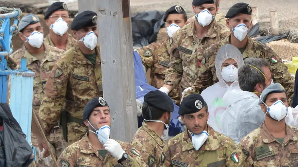 Soldados italianos implicados en las labores de rescate