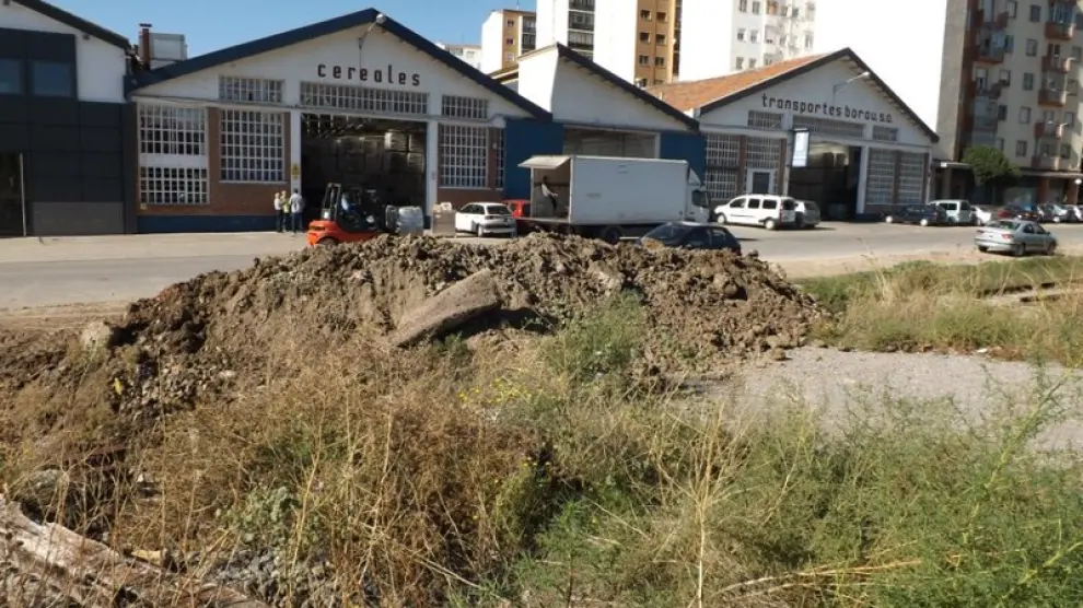 El talud levantado por el Ayuntamiento en la C/Almudévar
