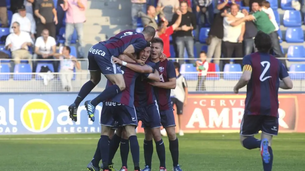 El Huesca celebra un gol