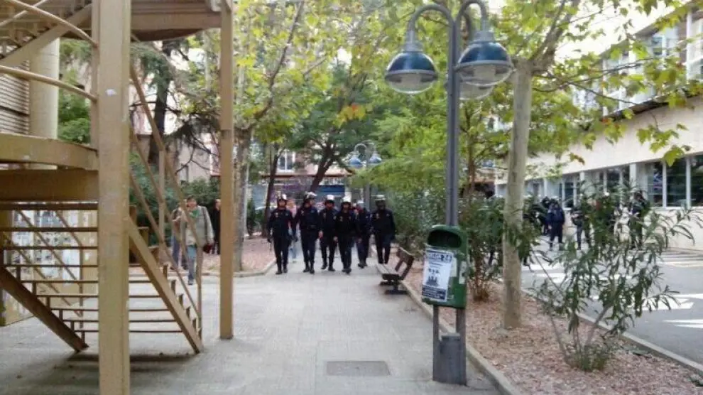 Un piquete en la Universidad impedía entrar a los trabajadores, por lo que la Policía se ha personado en el campus a petición del rectorado